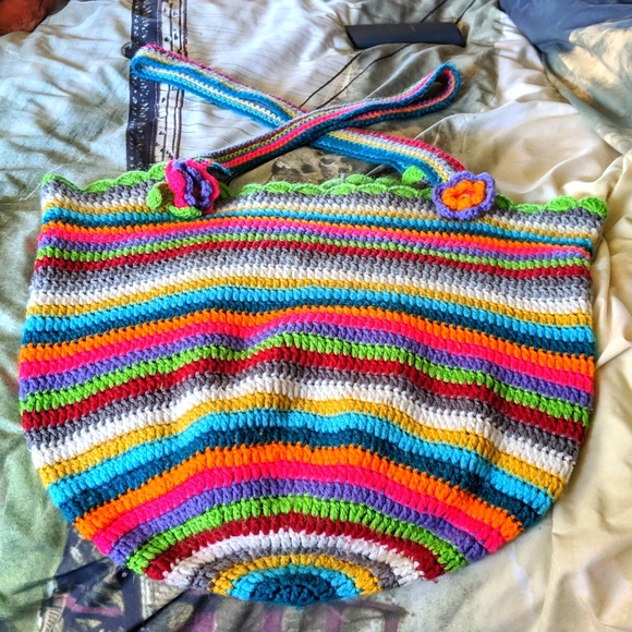 Spring fling Crocheted floral handbag. - Picture 3 of 4